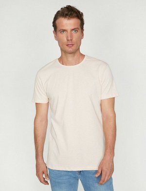 футболка Материал: %70 Хлопок Параметры модели: рост: 187 cm, грудь: 100, талия: 84, бедра: 95 Надет размер: M