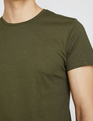 футболка Материал: %70 Хлопок Параметры модели: рост: 189 cm, грудь: 99, талия: 75, бедра: 99 Надет размер: M