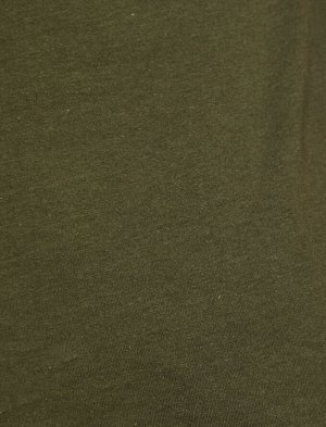 футболка Материал: %70 Хлопок Параметры модели: рост: 189 cm, грудь: 99, талия: 75, бедра: 99 Надет размер: M