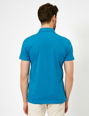 футболка Материал: %100 Хлопок Параметры модели: рост: 187 cm, грудь: 97, талия: 80, бедра: 93 Надет размер: M