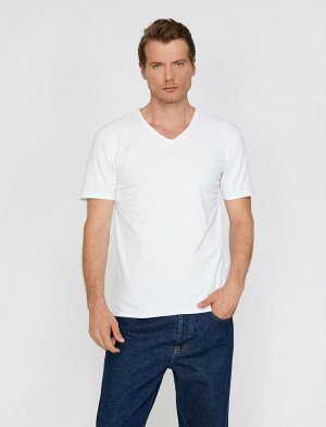 футболка Материал: %95 Хлопок, %5 Эластан Параметры модели: рост: 187 cm, грудь: 100, талия: 84, бедра: 95 Надет размер: M