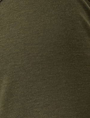 футболка Материал: %65  Полиэстер, %35вискоз Параметры модели: рост: 188 cm, грудь: 99, талия: 75, бедра: 95 Надет размер: L