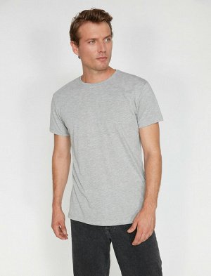 футболка Материал: %70 Хлопок Параметры модели:  рост: 189 cm, грудь: 99, талия: 75, бедра: 99 Надет размер: M