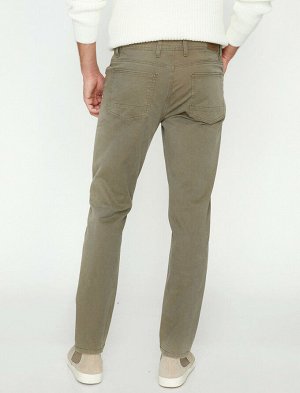 брюки Материал: 98% Хлопок, %2 Эластан Параметры модели: рост: 186 cm, грудь: 98, талия: 80, бедра: 95 Надет размер: 42
