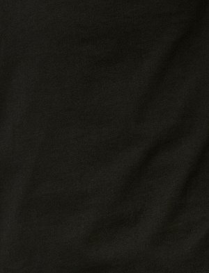 футболка Материал: Ana Kumas %100 Хлопок Параметры модели: рост: 188 cm, грудь: 98, талия: 81, бедра: 94 Надет размер: M