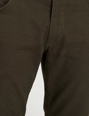 брюки Материал: %98 Хлопок, %2 Эластан Параметры модели: рост: 186 cm, грудь: 98, талия: 80, бедра: 95 Надет размер: 42