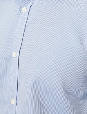 Рубашка Материал: %55  Хлопок, %45 Полиэстер Параметры модели: рост: 188 cm, грудь: 99, талия: 75, бедра: 95 Надет размер: L