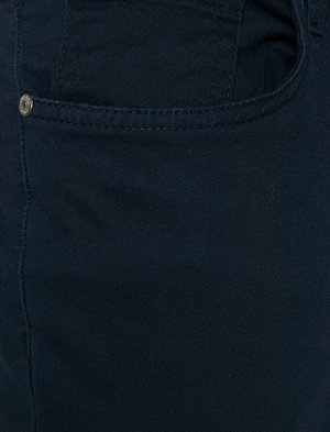 брюки Материал: %98 Хлопок, %2  Эластан Параметры модели:  рост: 188 cm, грудь: 99, талия: 85, бедра: 100 Надет размер: 42