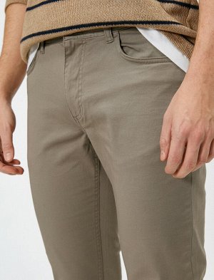брюки Материал: %97 Хлопок, %3  Эластан Параметры модели:  рост: 188 cm, грудь: 99, талия: 75, бедра: 95 Надет размер: 42