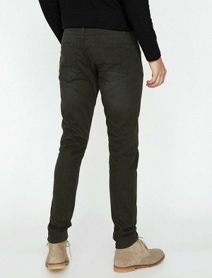 брюки Материал: %3 Эластан, %97 Хлопок Параметры модели: рост: 188 cm, грудь: 97, талия: 75, бедра: 95 Надет размер: 42