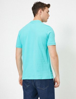 футболка Материал: %100 Хлопок Параметры модели: рост: 177 cm, грудь: 88, талия: 61, бедра: 90 Надет размер: S