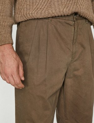 брюки Материал: Ana Kumas %100 Хлопок Параметры модели: рост: 187 cm, грудь: 100, талия: 84, бедра: 95 Надет размер: 42