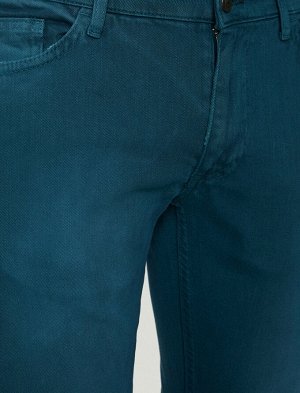 брюки Материал: %3  Эластан, %97 Хлопок Параметры модели:  рост: 188 cm, грудь: 97, талия: 75, бедра: 95 Надет размер: 42