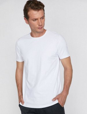 футболка Материал: %95 Хлопок, %5  Эластан Параметры модели:  рост: 187 cm, грудь: 100, талия: 84, бедра: 95 Надет размер: M