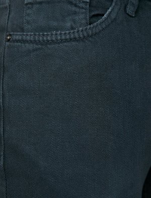брюки Материал: %3 Эластан, %97 Хлопок Параметры модели: рост: 188 cm, грудь: 98, талия: 76, бедра: 94 Надет размер: 42