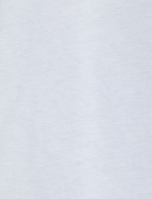 футболка Материал: %100 Хлопок Параметры модели: рост: 188 cm, грудь: 99, талия: 85, бедра: 100 Надет размер: M