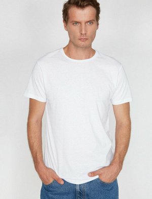 футболка Материал: %70 Хлопок Параметры модели: рост: 190 cm, грудь: 75, талия: 45, бедра: 70 Надет размер: M