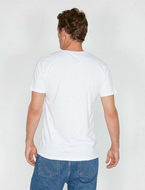 футболка Материал: %70 Хлопок Параметры модели: рост: 190 cm, грудь: 75, талия: 45, бедра: 70 Надет размер: M