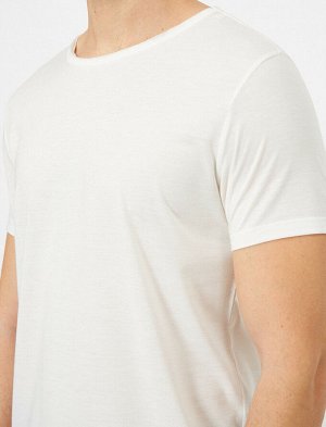 футболка Материал: %65  Полиэстер, %35вискоз Параметры модели: рост: 188 cm, грудь: 99, талия: 75, бедра: 95 Надет размер: L
