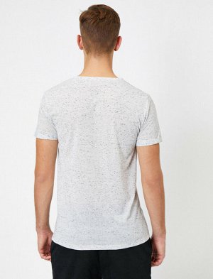 футболка Материал: %90  Полиэстер, %10 Хлопок Параметры модели: рост: 189 cm, грудь: 98, талия: 75, бедра: 95 Надет размер: M