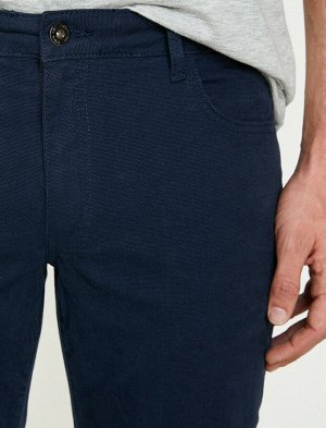 брюки Материал: %97 Хлопок, %3 Эластан Параметры модели: рост: 186 cm, грудь: 98, талия: 80, бедра: 95 Надет размер: 42