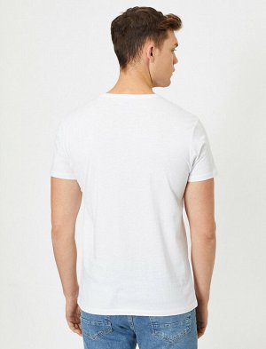 футболка Материал: Ana Kumas %100 Хлопок Параметры модели: рост: 188 cm, грудь: 99, талия: 75, бедра: 95 Надет размер: L