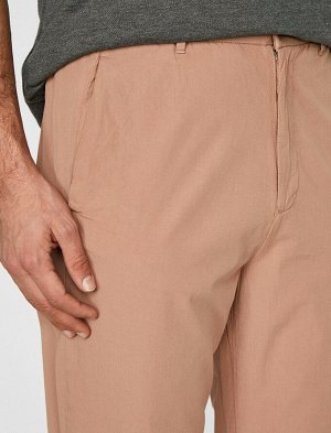 брюки Материал: %100 Хлопок Параметры модели:  рост: 189 cm, грудь: 100, талия: 75, бедра: 98 Надет размер: 42