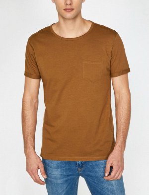 футболка Материал: %100 Хлопок Параметры модели:  рост: 186 cm, грудь: 98, талия: 80, бедра: 95 Надет размер: M