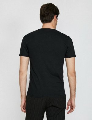 футболка Материал: %95 Хлопок, %5 Эластан Параметры модели: рост: 190 cm, грудь: 75, талия: 45, бедра: 70 Надет размер: M