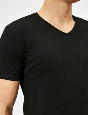 футболка Материал: %95 Хлопок, %5 Эластан Параметры модели: рост: 188 cm, грудь: 99, талия: 75, бедра: 98 Надет размер: L