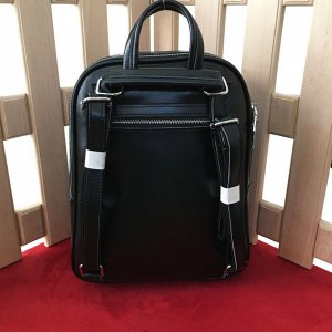 Стильный рюкзак-трансформер Megapolis формата А4 из натуральной кожи черного цвета.