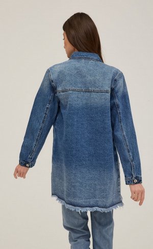 Куртка Новинка от Fine Joyce - удлиненная женская джинсовая куртка для тех, кто любит комфорт, практичность и хочет быть в тренде. Отложной воротник, планка с металлическими пуговицами, нагрудные карм