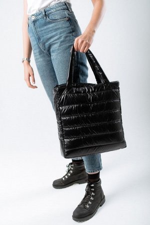 Сумка №2 Стильная стеганная сумка для всего самого необходимого - застежка на молнии - глянцевая ткань верха - внутренний карман 35x9x39 см. Длина ручки 60 см.
