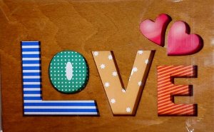 ОТК0056 Стильная деревянная открытка "LOVE"