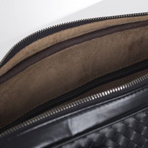 Портфель мужской, отдел на молнии, 2 наружных кармана, длинный ремень, цвет чёрный
