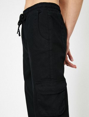 брюки Материал %100 хлопок Параметры модели: рост: 179 cm, грудь: 82, талия: 59, бедра: 89 Надет размер: 36