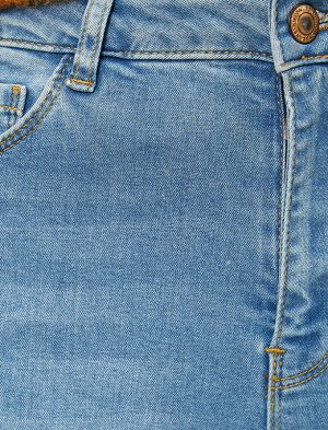 (джинсы) Материал %97 хлопок, %3 эластан Параметры модели: рост: 176 cm, грудь: 84, талия: 60, бедра: 90 Надет размер: 27/32