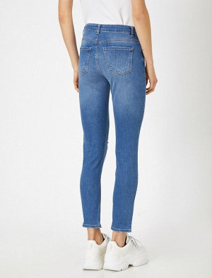 (джинсы) Материал %98 хлопок, %2 эластан Параметры модели: рост: 175 cm, грудь: 82, талия: 60, бедра: 90 Надет размер: 27/32