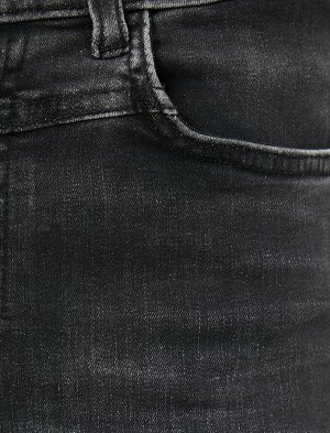 (джинсы) Материал %98 хлопок, %2 эластан Параметры модели: рост: 173 cm, грудь: 80, талия: 58, бедра: 88 Надет размер: 27/32