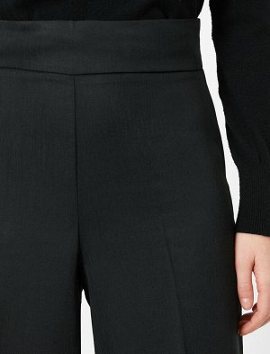 брюки Материал %100 полиэстер Параметры модели: рост: 177 cm, грудь: 88, талия: 61, бедра: 90 Надет размер: 36