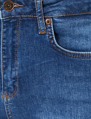 (джинсы) Материал %97 хлопок, %3 эластан Параметры модели: рост: 177 cm, грудь: 86, талия: 60, бедра: 88 Надет размер: 27/32