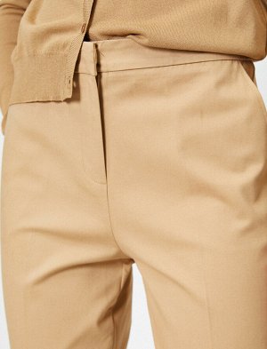 брюки Материал: %98 хлопок, %2 Эластан Параметры модели: рост: 175 cm, грудь: 82, талия: 61, бедра: 89 Надет размер: 36