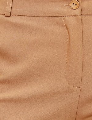 брюки Материал %49 полиэстер, %47 хлопок, %4 эластан Параметры модели: рост: 176 cm, грудь: 77, талия: 60, бедра: 91 Надет размер: 36