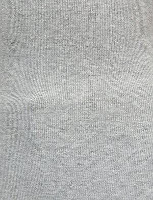 футболки Материал Параметры модели: рост: 172 cm, грудь: 85, талия: 61, бедра: 90 Надет размер: S