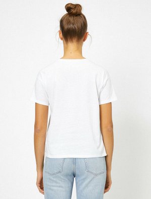 футболки Материал Ana Kumas %100 хлопок Параметры модели: рост: 177 cm, грудь: 85, талия: 61, бедра: 88 Надет размер: S