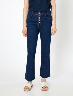 (джинсы) Материал Ana Kumas %98 хлопок | %2 эластан Параметры модели: рост: 175 cm, грудь: 84, талия: 61, бедра: 89 Надет размер: 27/32