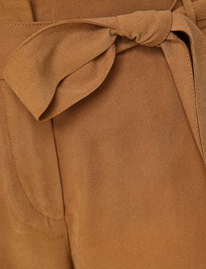 брюки Материал %97 Rayon, %3 полиэстер Параметры модели: рост: 176 cm, грудь: 84, талия: 61, бедра: 89 Надет размер: 36