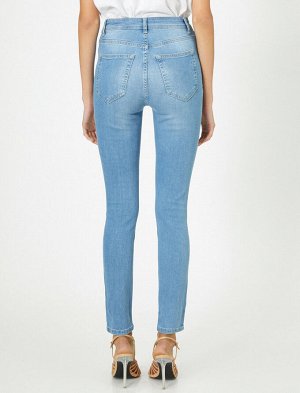 (джинсы) Материал %98.5 хлопок, %1.5 эластан Параметры модели: рост: 173 cm, грудь: 80, талия: 58, бедра: 88 Надет размер: 27/32