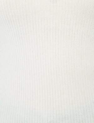 футболки Материал %95 Вискоз, %5 эластан Параметры модели: рост: 172 cm, грудь: 85, талия: 61, бедра: 90 Надет размер: S