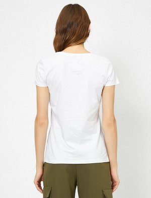 футболки Материал %95 хлопок, %5 эластан Параметры модели: рост: 176 cm, грудь: 84, талия: 60, бедра: 90 Надет размер: S